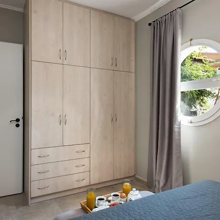 Kefalomantouko Garden House Apartment